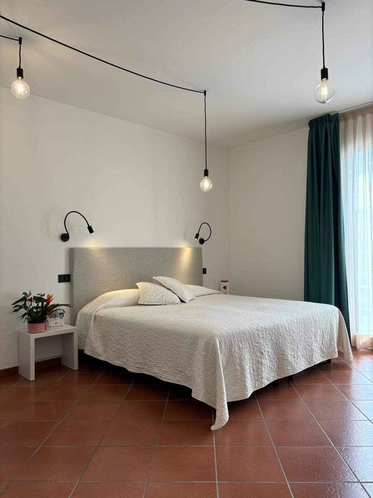 Hotel Delle Rose San Bartolomeo Al Mare Exterior foto
