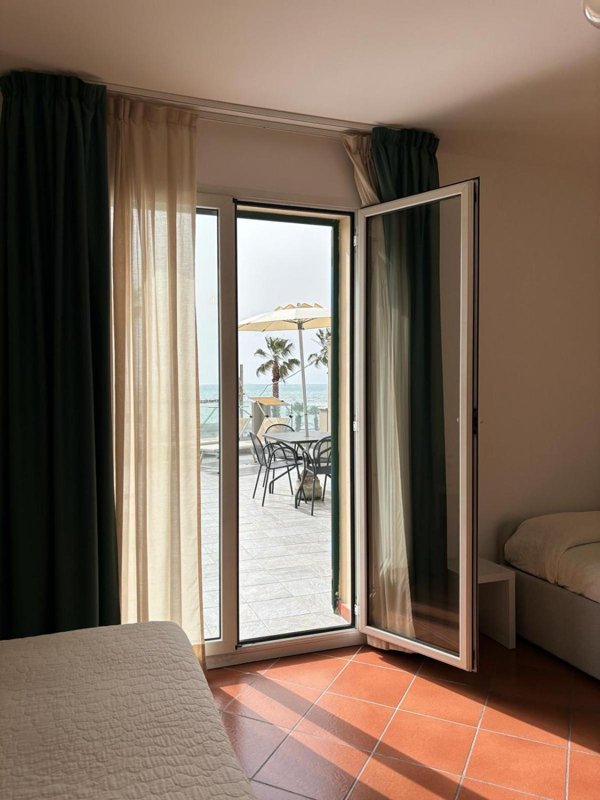 Hotel Delle Rose San Bartolomeo Al Mare Exterior foto