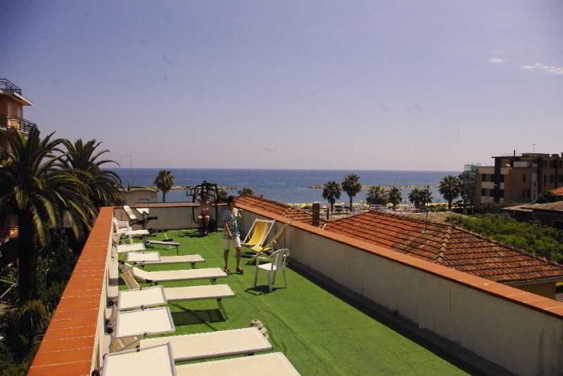 Hotel Delle Rose San Bartolomeo Al Mare Exterior foto