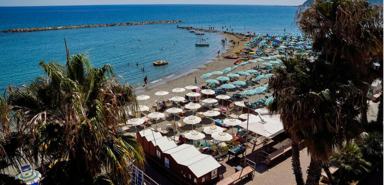 Hotel Delle Rose San Bartolomeo Al Mare Exterior foto
